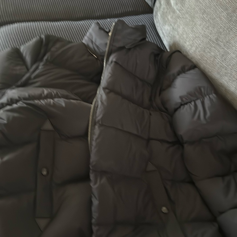 Burberry Check Detachable Sleeve Hooded Puffer Jacket Black. Men’s size large.